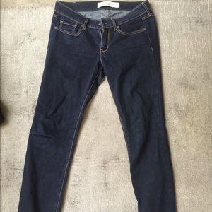 Abercrombie dark wash stretch skinny/straight leg